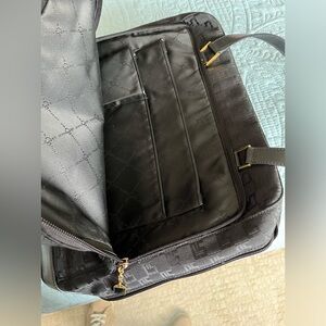 Smart laptop briefcase in black.